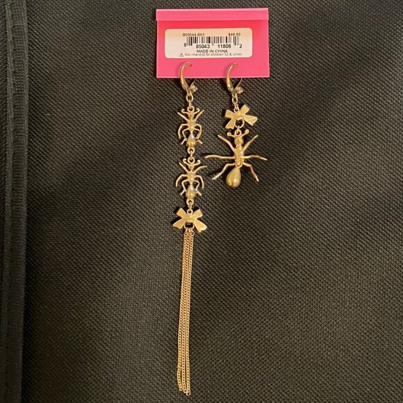 BETSEY JOHNSON Halloween Spider Earrings - Picture 4 of 4